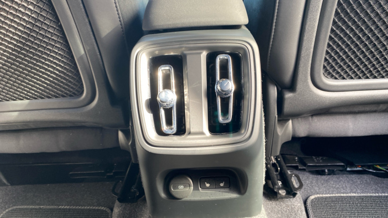 Volvo XC40 2.0 B4P Plus Dark 5dr Auto Petrol Estate